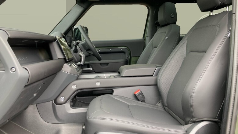 Land Rover Defender 3.0 D250 X-Dynamic SE 90 3dr Auto Diesel Estate